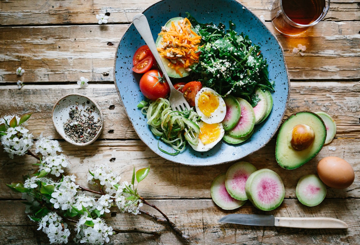 Nutritionist reviewing healthy male diet plan